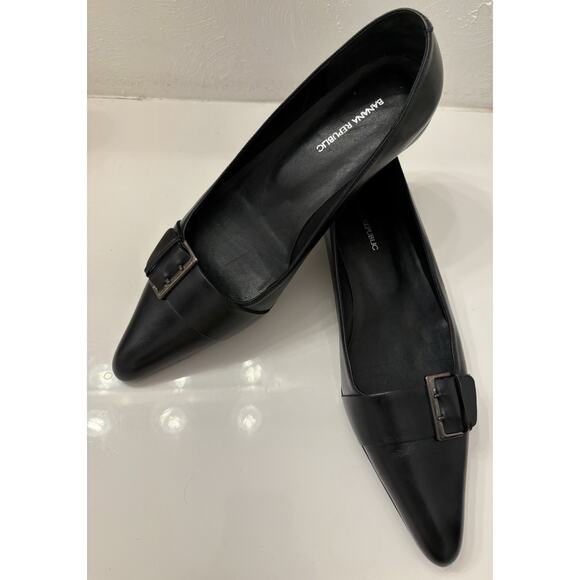 Banana Republic Women’s Black Leather Pointed Toe Flats Buckle Detail Size 7.5 - Picture 1 of 13